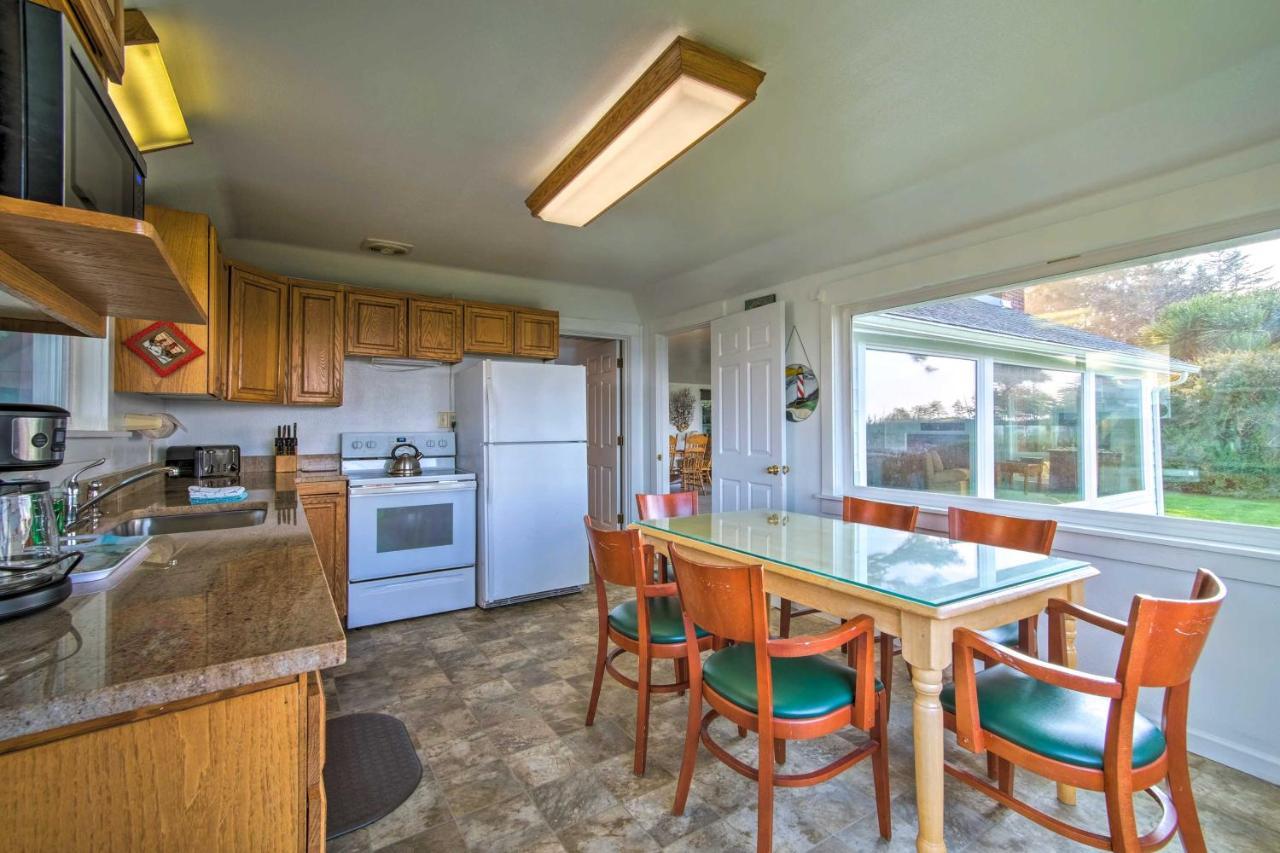 Cliffside Lighthouse Beach Home With Ocean View Coos Bay Exterior photo