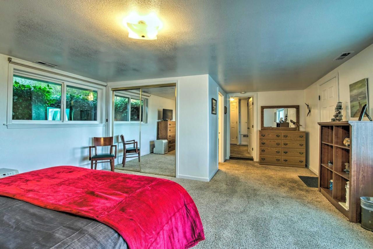 Cliffside Lighthouse Beach Home With Ocean View Coos Bay Exterior photo